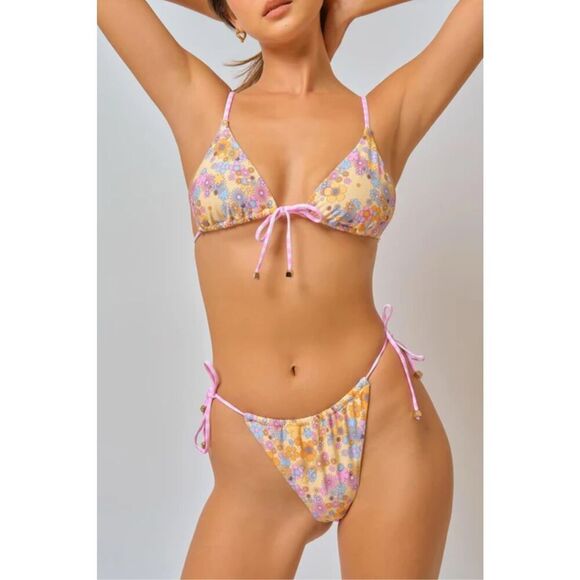 Blackbough Swim Liv Picnic Bikini Set - Picture 1 of 6